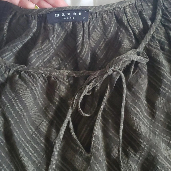 NWOT Maven West Army green Plaid Medium BOHO Top V-neck and keyhole front. - Picture 4 of 9